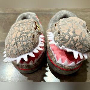 Jurassic World Toddler Dinosaur Slippers NWOT Size 6/7